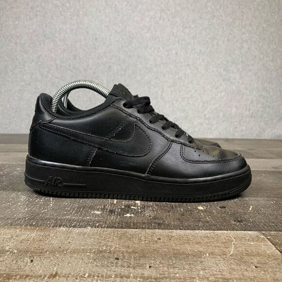 Nike Big Kids Size 7Y Air Force Sneakers Triple Black Low Top